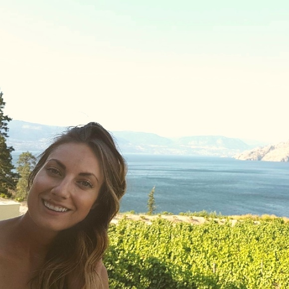 Meet your Posher, Tabitha - Picture 1 of 1